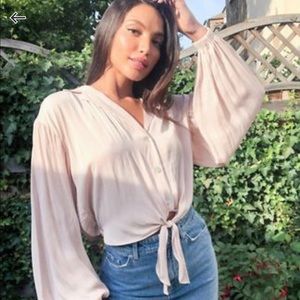 ✨🎀Topshop Tall satin tie front top in champagne🎀✨